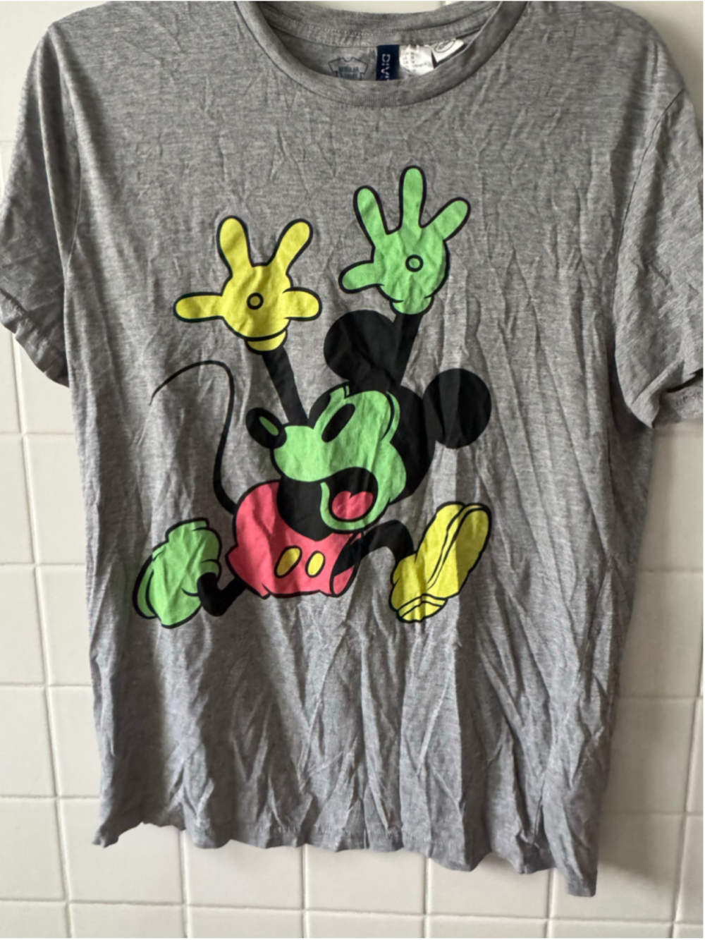 Men's H&M Disney Mickey Mouse Graphic Tee Size M Grey Green